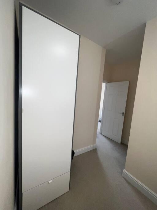 2 Bedroom Apartment With Balcony อ็อกซ์ฟอร์ด ภายนอก รูปภาพ